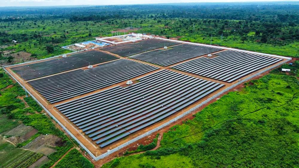 La prima centrale elettrica fotovoltaica in Africa centrale, a cui ha partecipato Powerway, è stata collegata alla griglia
